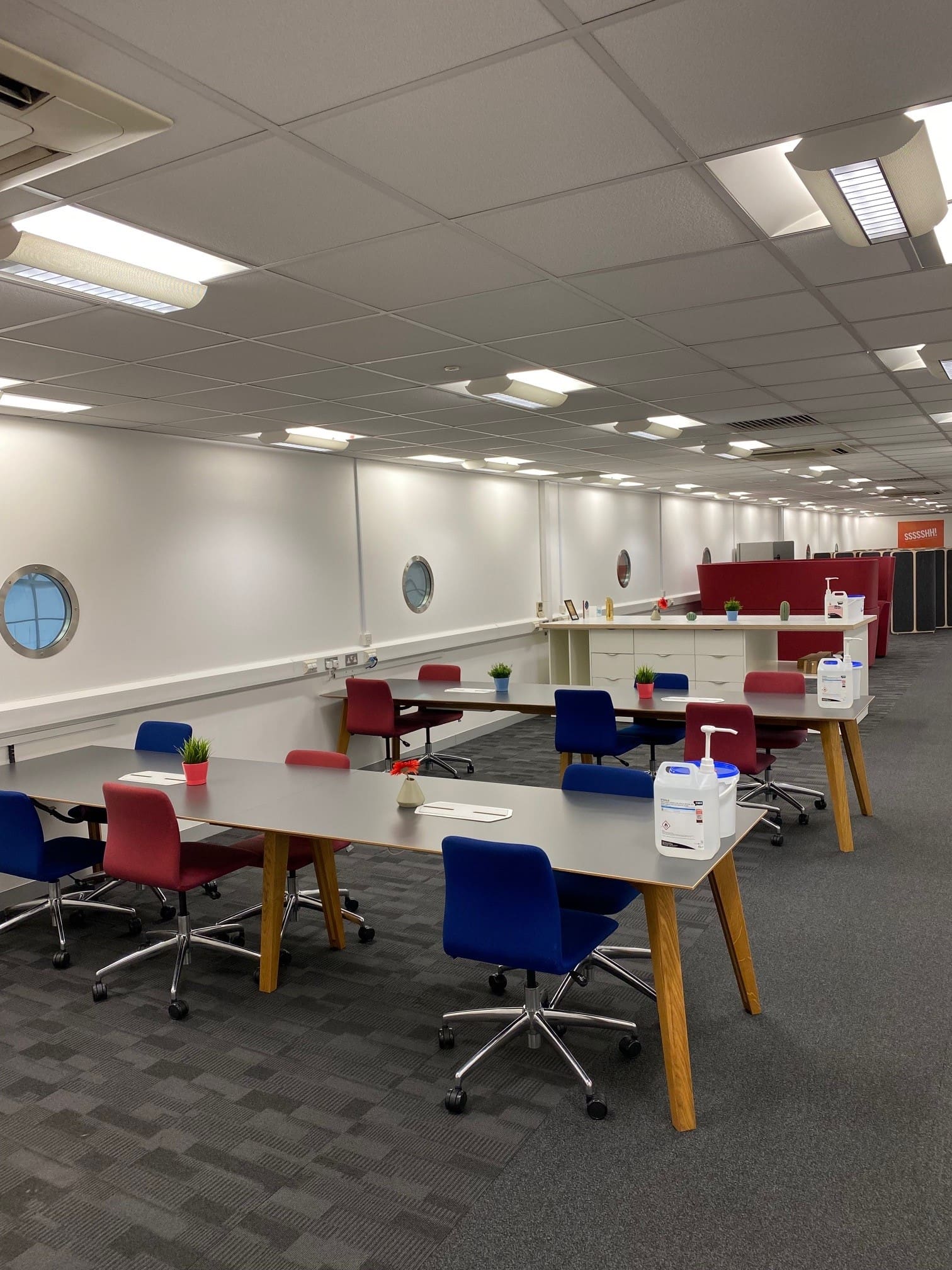 easyJet HQ Luton Hybrid Works - Open Office Environment